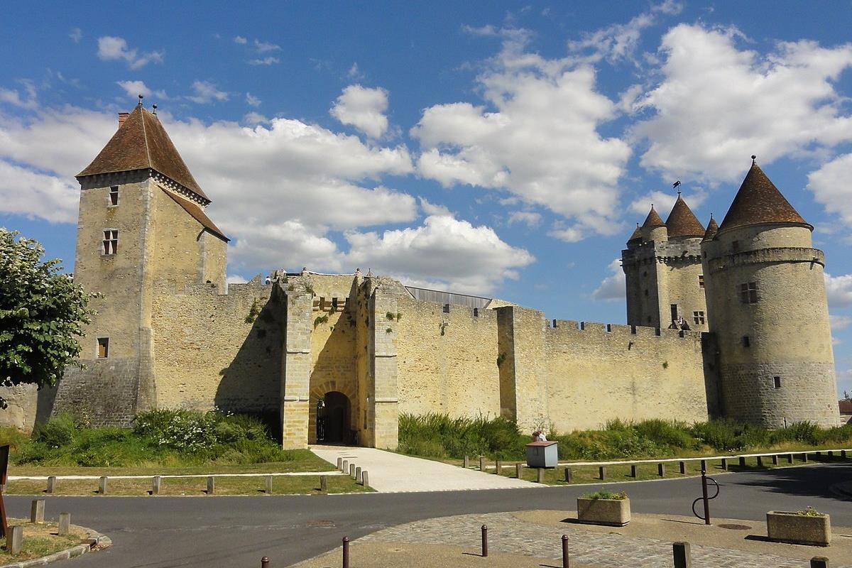 Château de Blandy-les-Tours - By P.poschadel - Own work, CC BY-SA 3.0, commons.wikimedia.