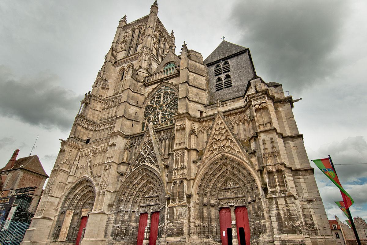 Entrée de la cathédrale de Meaux - By BastienM - Own work, CC BY-SA 3.0, commons.wikimedia